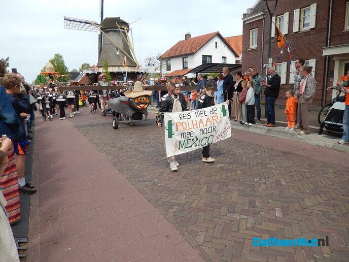 Optocht Dalfsen bijzonder sfeervol - Foto: Willy