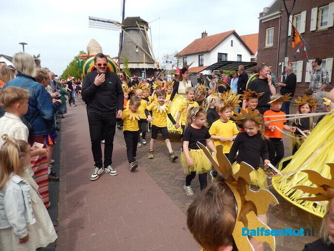 Optocht Dalfsen bijzonder sfeervol - Foto: Willy