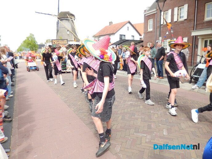 Optocht Dalfsen bijzonder sfeervol - Foto: Willy