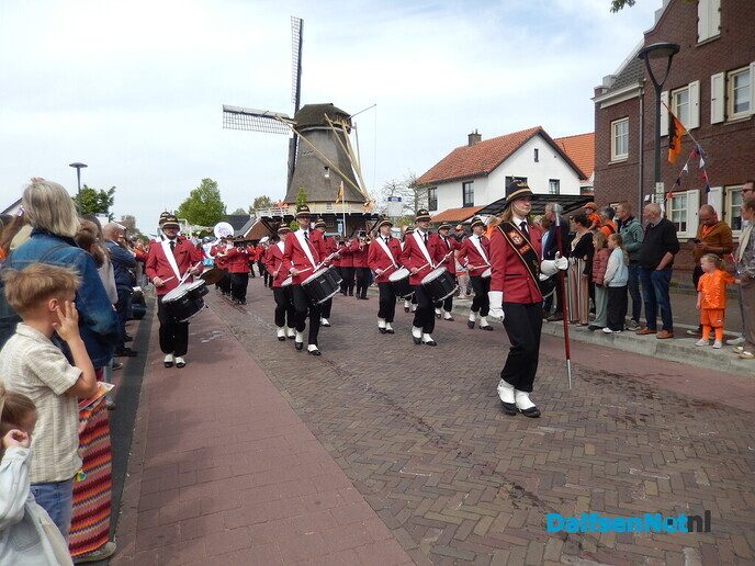 Optocht Dalfsen bijzonder sfeervol - Foto: Willy
