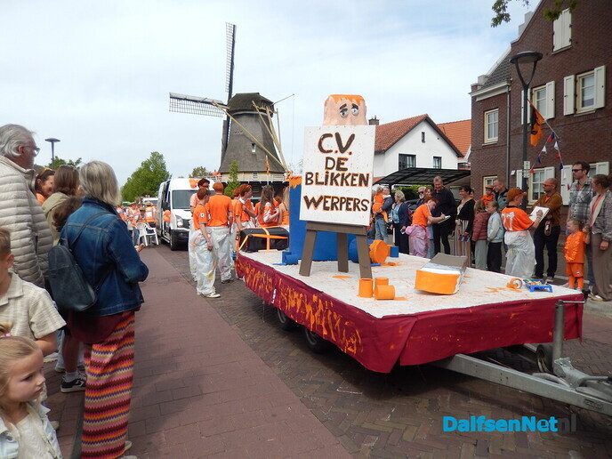 Optocht Dalfsen bijzonder sfeervol - Foto: Willy