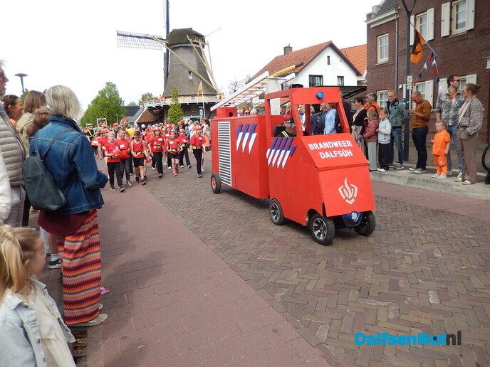 Optocht Dalfsen bijzonder sfeervol - Foto: Willy