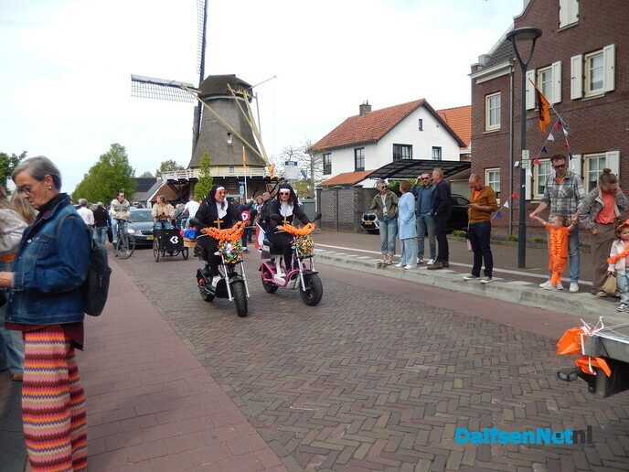 Optocht Dalfsen bijzonder sfeervol - Foto: Willy