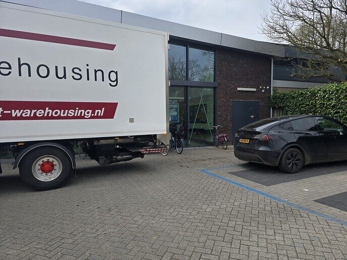 Flinke schade door ontkennende vrachtwagen chauffeur: meer getuigen gemeld (update)! - Foto: Ingezonden foto