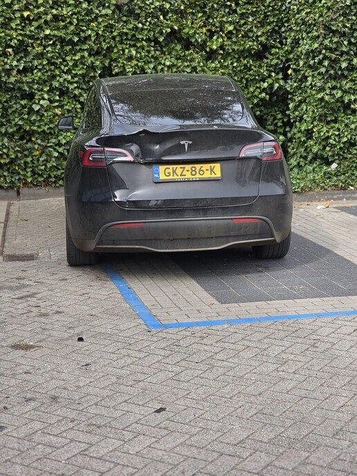 Flinke schade door ontkennende vrachtwagen chauffeur: meer getuigen gemeld (update)! - Foto: Ingezonden foto