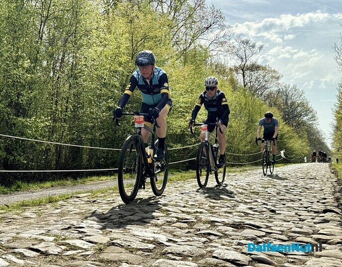 Toerclub Dalfsen trotseert klassieker Parijs–Roubaix - Foto: Ingezonden foto