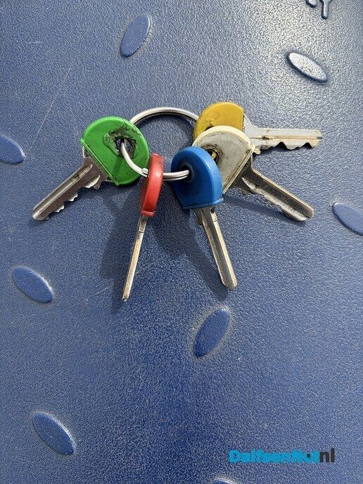 Sleutelbos gevonden in speeltuin