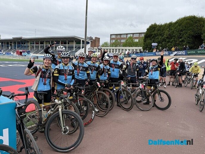 Toerclub Dalfsen trotseert klassieker Parijs–Roubaix - Foto: Ingezonden foto
