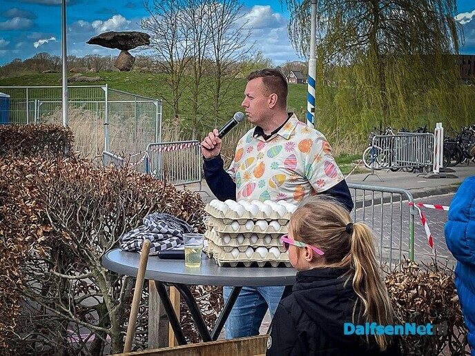 Eieren eten of zoeken?? Nee hoor, eieren gooien! - Foto: Ruud Montagne