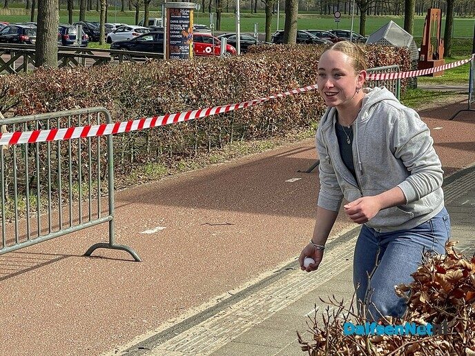 Eieren eten of zoeken?? Nee hoor, eieren gooien! - Foto: Ruud Montagne