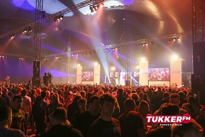 Tukker FM in Nieuwleusen met jubileumconcert Henk Wijngaard