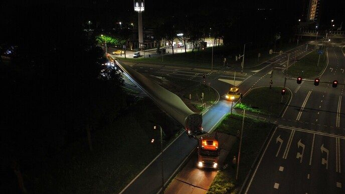 Wieken windturbine transport voor Nieuwleusen - Foto: Ingezonden foto