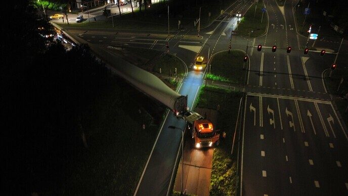 Wieken windturbine transport voor Nieuwleusen - Foto: Ingezonden foto