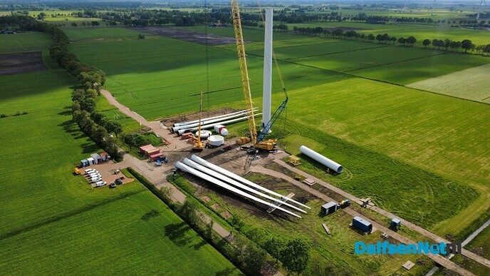 Beelden windturbine, nieuwe rotorbladen zijn ter plaatse - Foto: Tygo Bovendorp