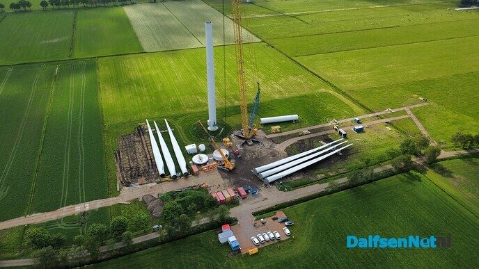 Beelden windturbine, nieuwe rotorbladen zijn ter plaatse - Foto: Tygo Bovendorp