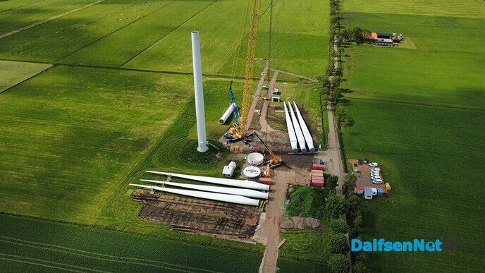 Beelden windturbine, nieuwe rotorbladen zijn ter plaatse - Foto: Tygo Bovendorp