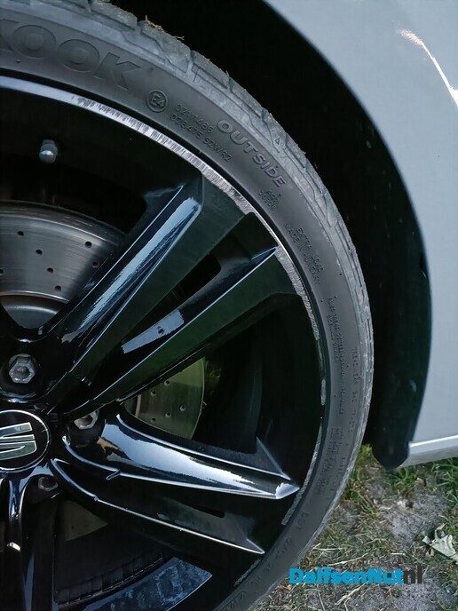Schade aan auto: veroorzaker is doorgereden - Foto: Ingezonden foto
