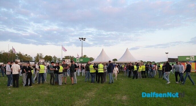 Eerste Vlam in de Pijp-award voor Henk Wijngaard tijdens Donders Dikke Tent Party - Foto: Johan Bokma