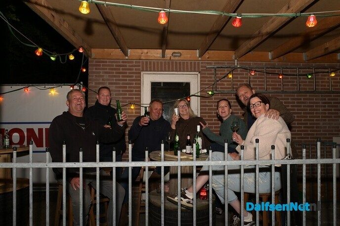 Eerste Vlam in de Pijp-award voor Henk Wijngaard tijdens Donders Dikke Tent Party - Foto: Johan Bokma