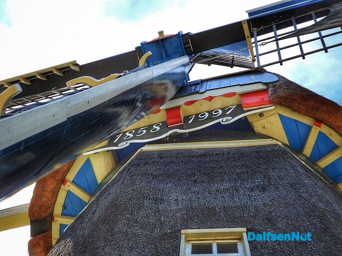 “Goedemiddag dames, u komt de molen bekijken?” - Foto: Femmie Smink