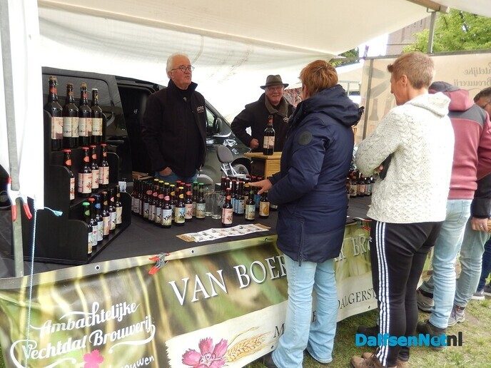 Stralende momenten op de boerenmarkt tijdens een zonnige ochtend - Foto: Willy