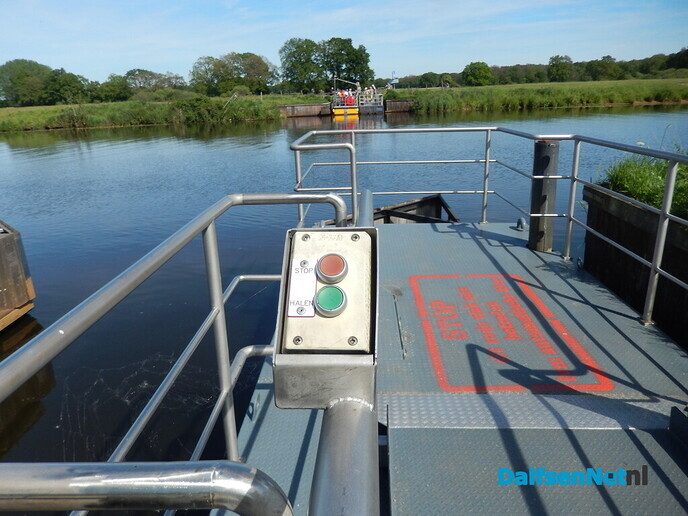 Water (en ijsjes) trekt enorm veel mensen naar Dalfsen - Foto: Willy