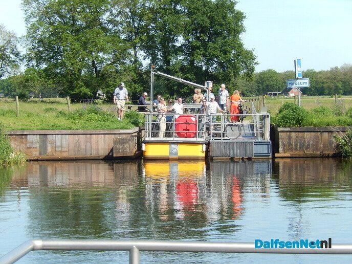 Water (en ijsjes) trekt enorm veel mensen naar Dalfsen - Foto: Willy