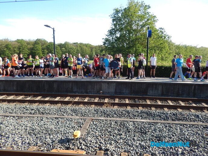 De meeste lopers zijn nu vertrokken per trein - Foto: Willy