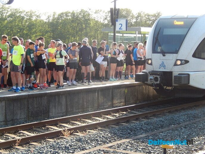 De meeste lopers zijn nu vertrokken per trein - Foto: Willy