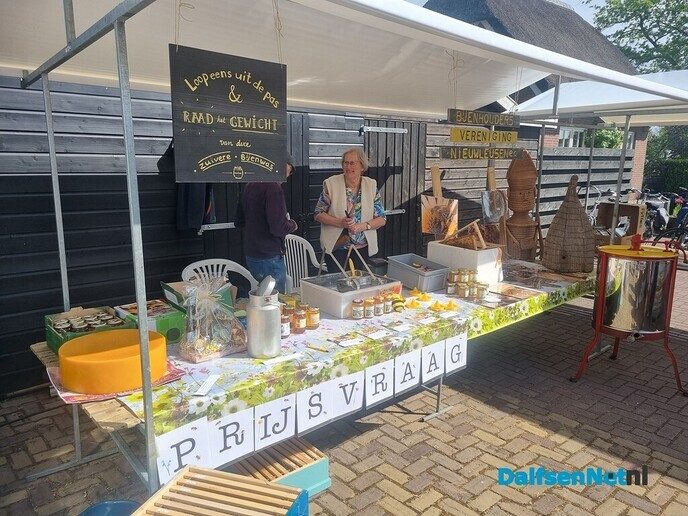 Bijenhoudersvereniging: mei markt  groot succes - Foto: Ingezonden foto