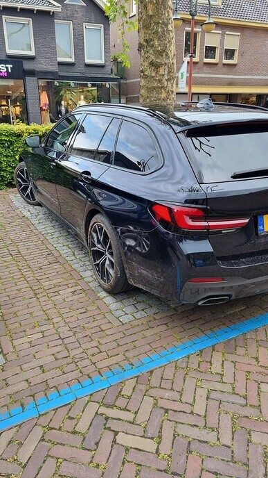 Parkeerschade aan auto, veroorzaker doorgereden
