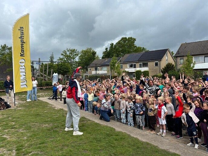 Spiegel loopt een Obstakelrun voor Ki-Jan - Foto: Ingezonden foto
