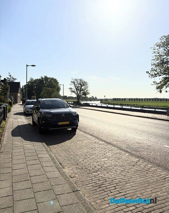 Auto beschadigd Vechtdijk Dalfsen: veroorzaker doorgereden - Foto: Ingezonden foto