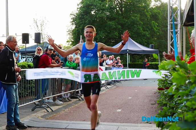Rianne en Tim zijn winnaars van de Dalfsen-Ommen Stationsloop - Foto: Art de Ruiter