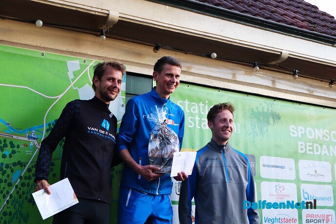 Rianne en Tim zijn winnaars van de Dalfsen-Ommen Stationsloop - Foto: Art de Ruiter
