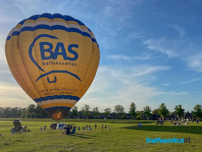 Opstijgende heteluchtballon - Foto: Ruud Montagne