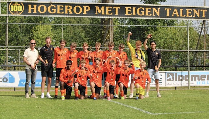 S.V. Nieuwleusen JO15-1 kampioen - Foto: Ingezonden foto