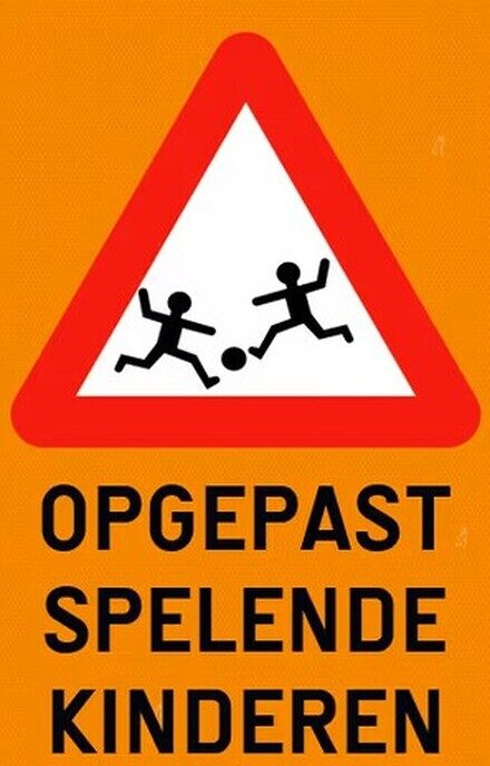 Spelen op de spoorrails - Foto: Ingezonden foto