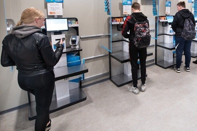 Veel ouderen vinden die zelfscankassa’s frustrerend