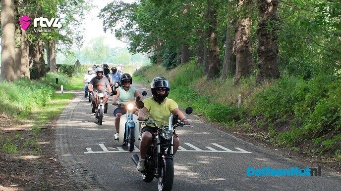 Brommers toeren door Hoonhorst en omgeving - Foto: Ingezonden foto