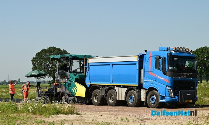 Asfalt voor bouwstraten De Koele II aangebracht - Foto: Johan Bokma