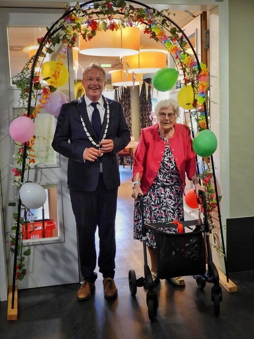 100 jarige in Nieuwleusen - Foto: Femmie Smink