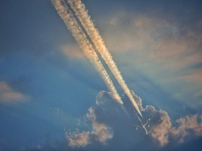 Spectaculaire luchtspektakel gewoon boven ons hoofd - Foto: Femmie Smink