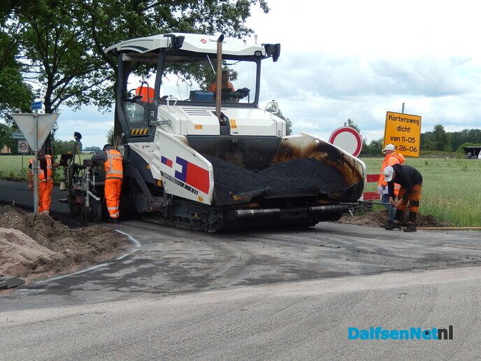 Laatste hand aan de Kortersweg - Foto: Willy