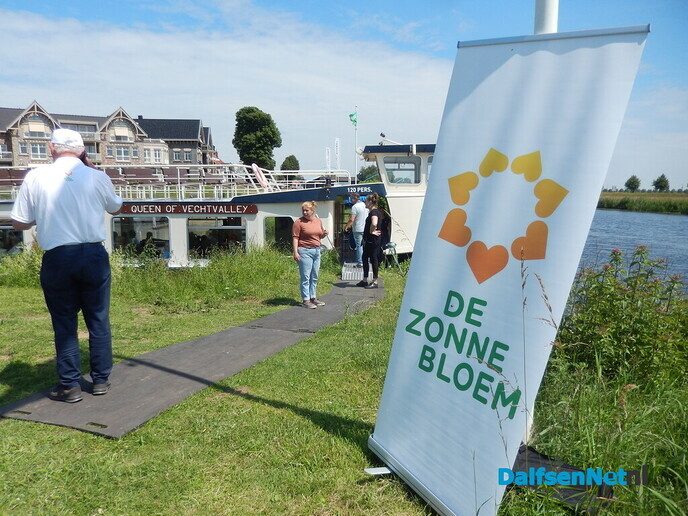 Gezellige rondvaart voor deelnemers en vrijwilligers van De Zonnebloem - Foto: Willy
