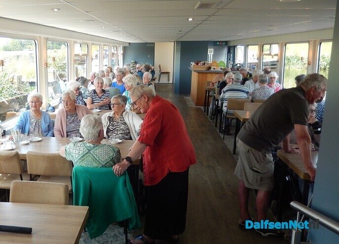 Gezellige rondvaart voor deelnemers en vrijwilligers van De Zonnebloem - Foto: Willy