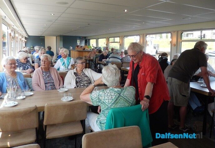 Gezellige rondvaart voor deelnemers en vrijwilligers van De Zonnebloem - Foto: Willy