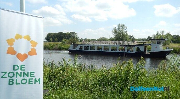 Gezellige rondvaart voor deelnemers en vrijwilligers van De Zonnebloem - Foto: Willy
