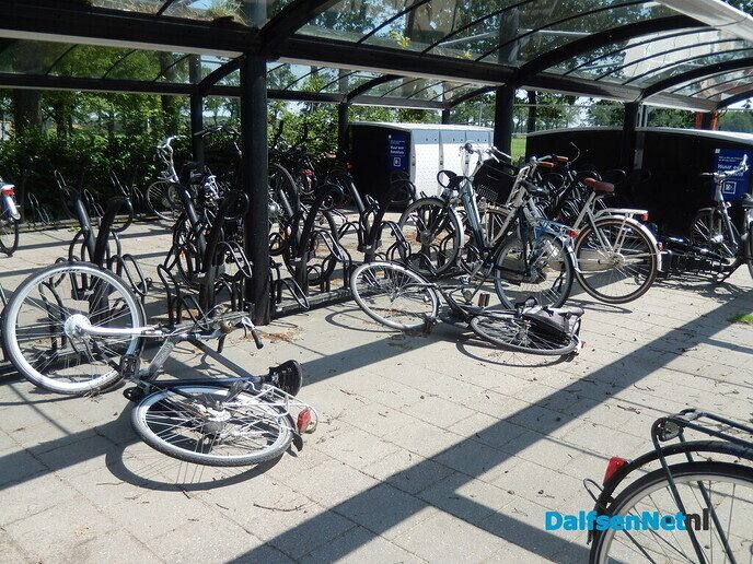 De storm, ook bij station - Foto: Willy