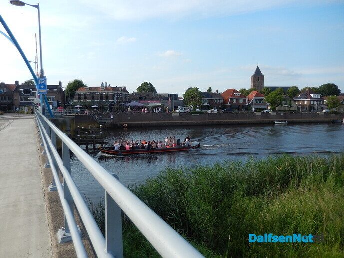 Met gang en veel schik over de Vecht - Foto: Willy